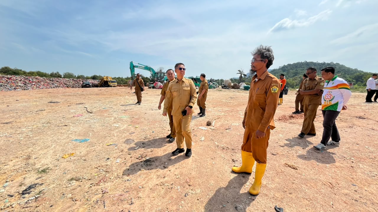 Bupati Karimun Tinjau TPA Sememal, Perkuat Upaya Penanganan Sampah Sesuai Arahan Pemerintah Pusat