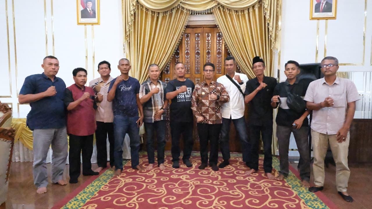 Terima Audiensi Aliansi Nelayan, Bupati Karimun H. Ing Iskandarsyah Siap Teruskan Aspirasi Terkait Sedimentasi Pasir Laut