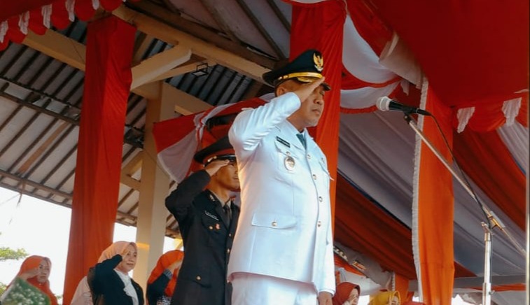 Wakil Bupati Karimun Hadiri Upacara Penurunan Sang Merah Putih, Rangkaian HUT Ke-81 RI Ditutup Khidmat